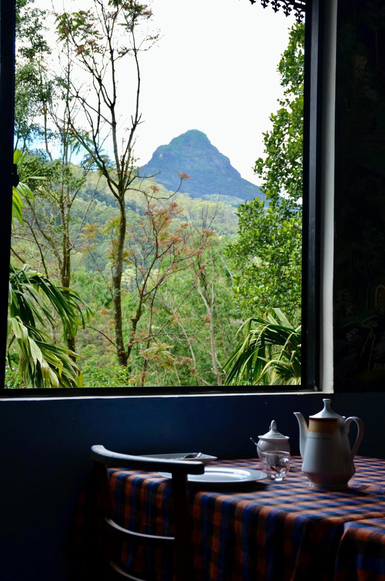 Blue Sky Hotel Nallathanniya Bagian luar foto