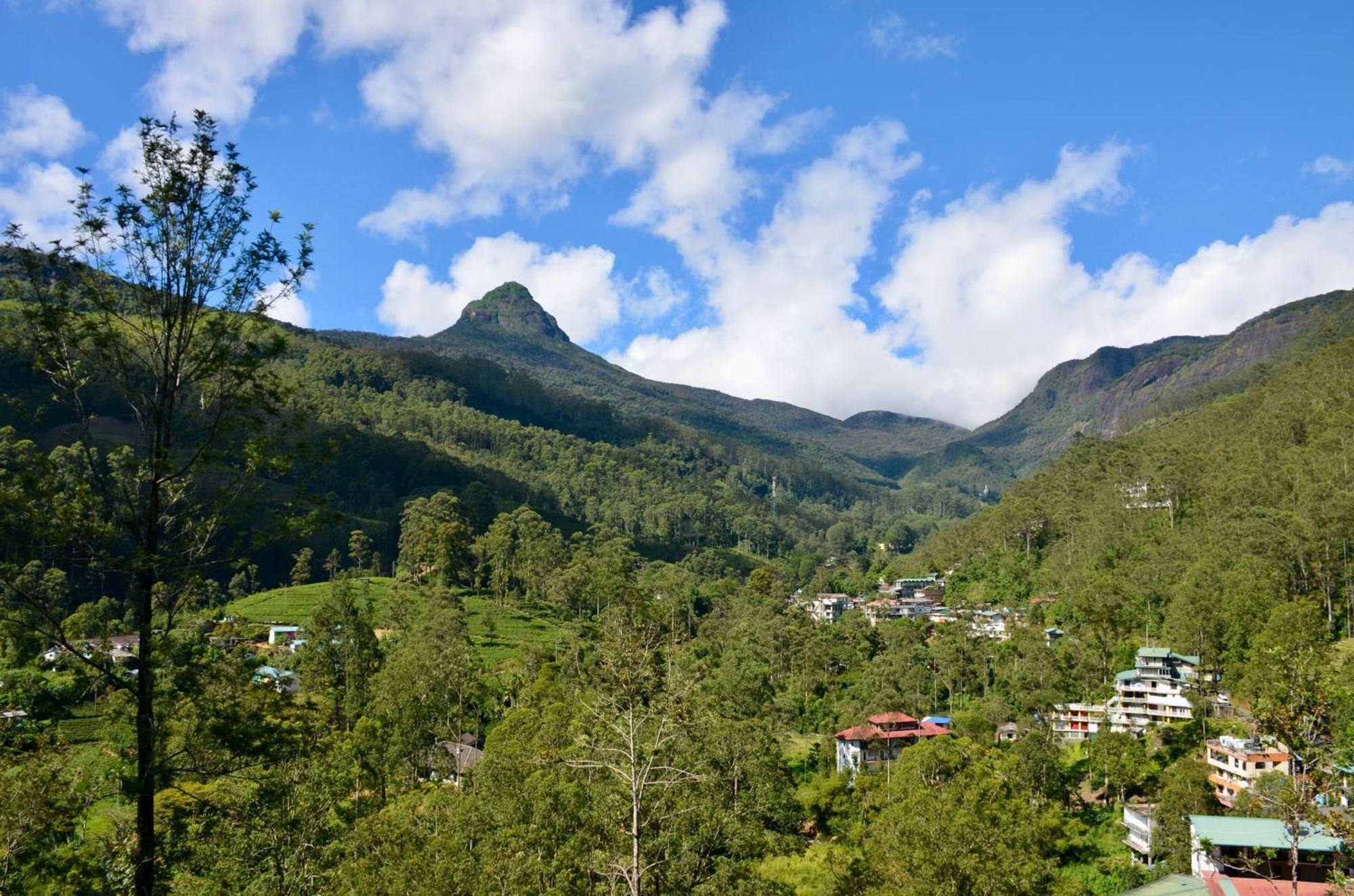 Blue Sky Hotel Nallathanniya Bagian luar foto